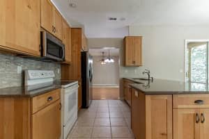 14841 FAVERSHAM CIR, ORLANDO, FL 32826 Sold 10/26/22