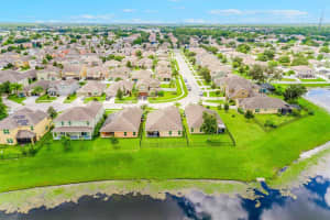 15643 CARINA DR, ORLANDO, FL 32828 Sold 09/27/22