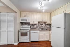 305 30TH AVE W #A206, BRADENTON, FL 34205 Sold 06/28/23