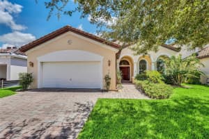 327 VILLA SORRENTO CIR, HAINES CITY, FL 33844 Sold 02/08/23