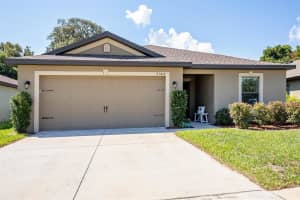 2368 BEXLEY DR, TAVARES, FL 32778 Sold 11/14/22