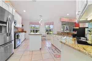 911 MOONLUSTER DR, CASSELBERRY, FL 32707 Sold 10/17/22