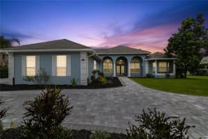 8040 COURTLEIGH DR, ORLANDO, FL 32835 Sold 11/15/22