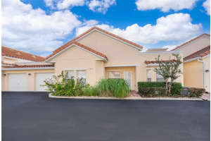 899 DAVID WALKER DR #D-8, TAVARES, FL 32778 Sold 02/21/23