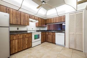 2 Escondido Cir, Altamonte Springs, FL 32701, Sold 03/27/23