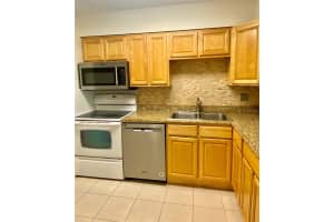5332 BURNING TREE DR #D, ORLANDO, FL 32811 Sold 11/15/22