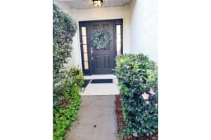 744 PINEWOOD DR, DAVENPORT, FL 33896 Sold 03/29/23