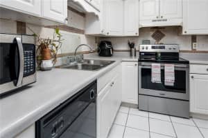 2334 HUNTINGTON GREEN CT #8, ORLANDO, FL 32839 Sold 02/15/23