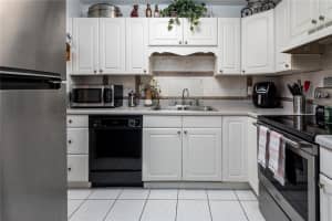 2334 HUNTINGTON GREEN CT #8, ORLANDO, FL 32839 Sold 02/15/23