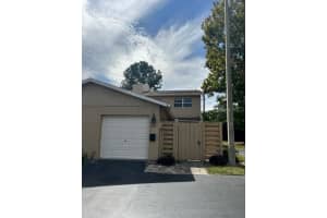 887 PARK LAKE CIR #4, MAITLAND, FL 32751 Sold 03/30/23
