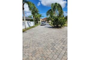 3017 CURVING OAKS WAY, ORLANDO, FL 32820 Sold 02/15/23