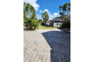 3017 CURVING OAKS WAY, ORLANDO, FL 32820 Sold 02/15/23