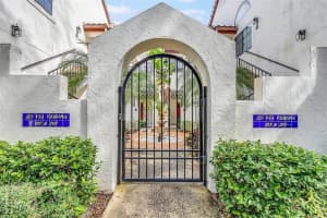 525 Via Verona Dr, Altamonte Springs, FL 32714, Sold 12/16/22