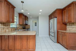 716 HEMLOCK LN, LAKELAND, FL 33810 Sold 03/13/23