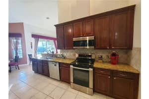 4800 LAKES EDGE LN, KISSIMMEE, FL 34744 Sold 04/04/23