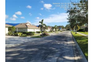 327 AUBURN WOODS CIR, VENICE, FL 34292 Sold 01/17/23