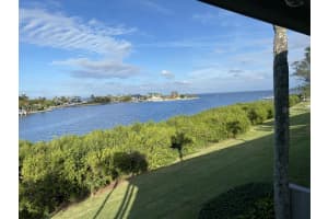 6200 FLOTILLA DR #286, HOLMES BEACH, FL 34217 Sold 12/21/22