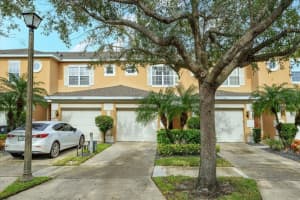 13437 DANIELS LANDING CIR, WINTER GARDEN, FL 34787 Sold 01/23/23