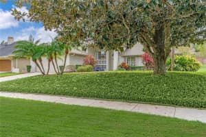 8473 ISLAND PALM CIR, ORLANDO, FL 32835 Sold 02/23/23