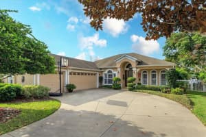 3732 BAYSHORE CIR, TAVARES, FL 32778 Sold 03/31/23