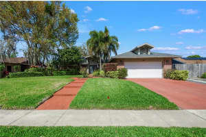 7541 GLENMOOR LANE, WINTER PARK, FL 32792 Sold 05/30/23