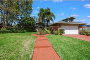 7541 GLENMOOR LANE, WINTER PARK, FL 32792 Sold 05/30/23