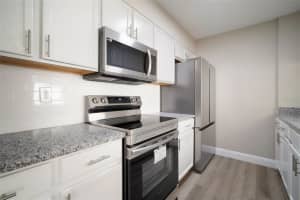 548 KENSINGTON LAKE CIRCLE, BRANDON, FL 33511 Sold 04/24/23