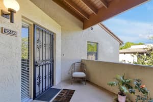 1240 LAKE WILLISARA CIRCLE, ORLANDO, FL 32806 Sold 04/08/23