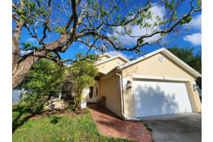 576 Tree Shore Dr, Orlando, FL 32825, Sold 05/09/23