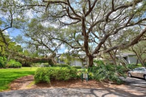 807 PINEWOOD COURT, HAINES CITY, FL 33844 Sold 06/07/23