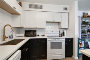 385 WOODSIDE DRIVE, ALTAMONTE SPRINGS, FL 32701 Sold 06/21/23