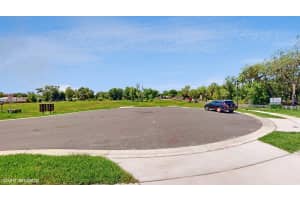 637 DOMINISH ESTATES DR, APOPKA, FL 32712 Sold 08/04/23