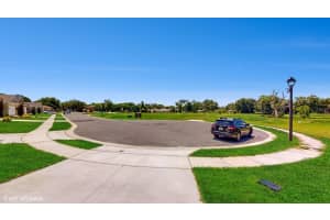 643 DOMINISH ESTATES DR, APOPKA, FL 32712 Sold 08/11/23
