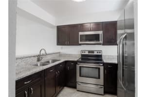 290 SCOTTSDALE SQUARE, WINTER PARK, FL 32792 Sold 07/24/23