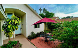 9814 PINEY POINT CIRCLE, ORLANDO, FL 32825 Sold 10/18/23