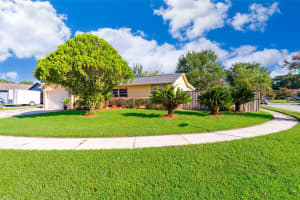 677 RIVERWOODS CIRCLE, ORLANDO, FL 32825 Sold 10/10/23