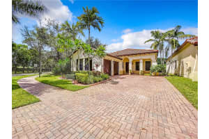 3982 85TH AVENUE, PEMBROKE PINES, FL 33024 Sold 02/27/24