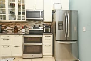 7403 SPRING VILLAS CIRCLE, ORLANDO, FL 32819 Sold 10/13/23