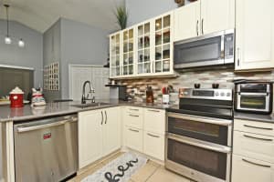 7403 SPRING VILLAS CIRCLE, ORLANDO, FL 32819 Sold 10/13/23