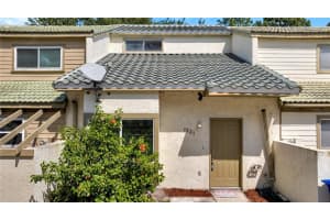 1221 WINTER GREEN WAY, WINTER GARDEN, FL 34787 Sold 10/30/23