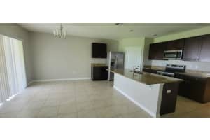 3156 COUNTRY CLUB CIRCLE, WINTER HAVEN, FL 33881 Sold 10/27/23