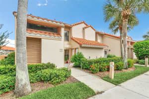 2001 GARDEN LAKE DRIVE, WINTER HAVEN, FL 33884 Sold 02/09/24