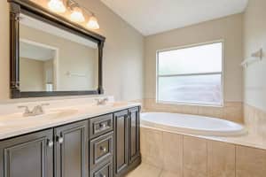 5020 72ND STREET, BRADENTON, FL 34203 Sold 01/17/24