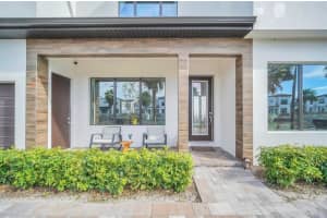 316 VILLA DOMANI COURT, DAVENPORT, FL 33896 Sold 02/29/24