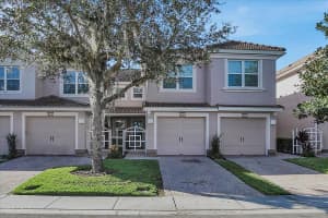 8316 Fontera Dr, DAVENPORT