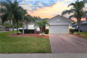 903 MEADOW GLADE DR, WINTER GARDEN, FL 34787 Sold 04/18/24