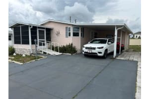328 Dreama Dr, DAVENPORT