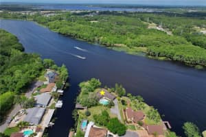 1820 Beacon Dr, SANFORD