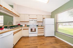 613 OAK MANOR CIRCLE, ORLANDO, FL 32825 Sold 05/13/24