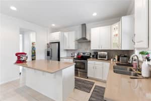 4926 CREEKSIDE PARK AVENUE, ORLANDO, FL 32811 Sold 06/14/24